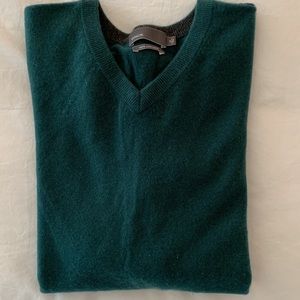 Vince Hunter Green Cashmere V Neck - Perf cond size L
